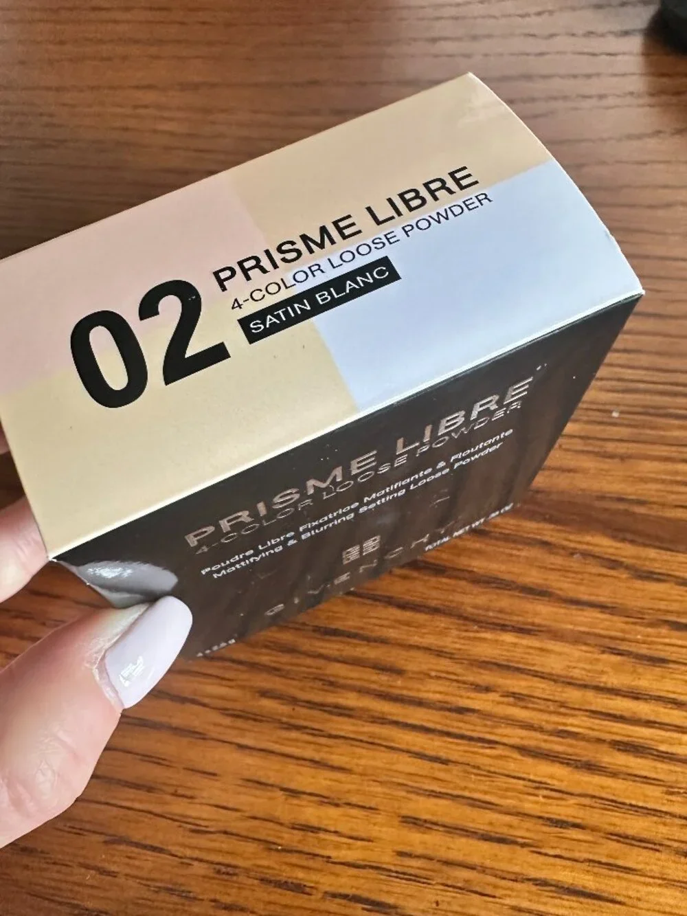 Givenchy 02 Satin Blanc - Prisme Libre Illuminating & Color Correcting Powder